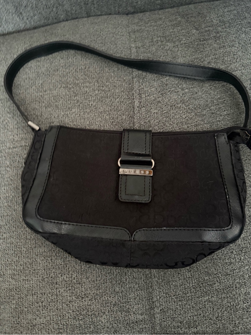 Guess Black Signature Shoulder Bag